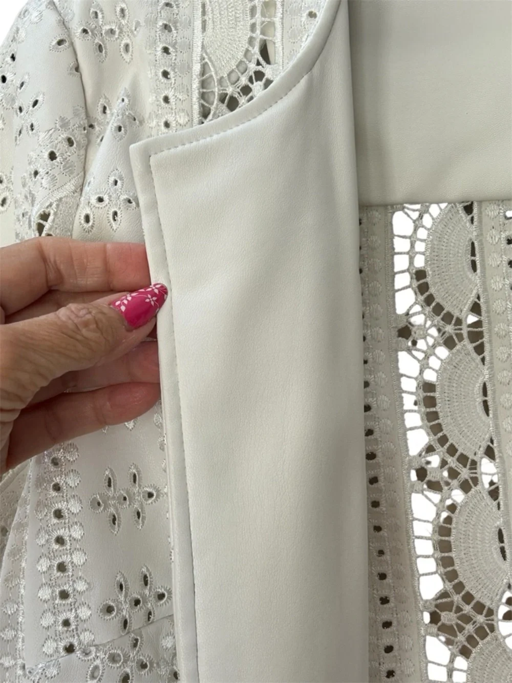 Peter Nygard Open Front White Eyelet Cut Vegan Leather Over Jacket Coat Size 12 - Picture 4 of 11